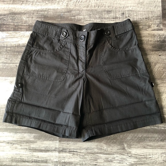 H&M Roll-up Button Shorts - Picture 3 of 4